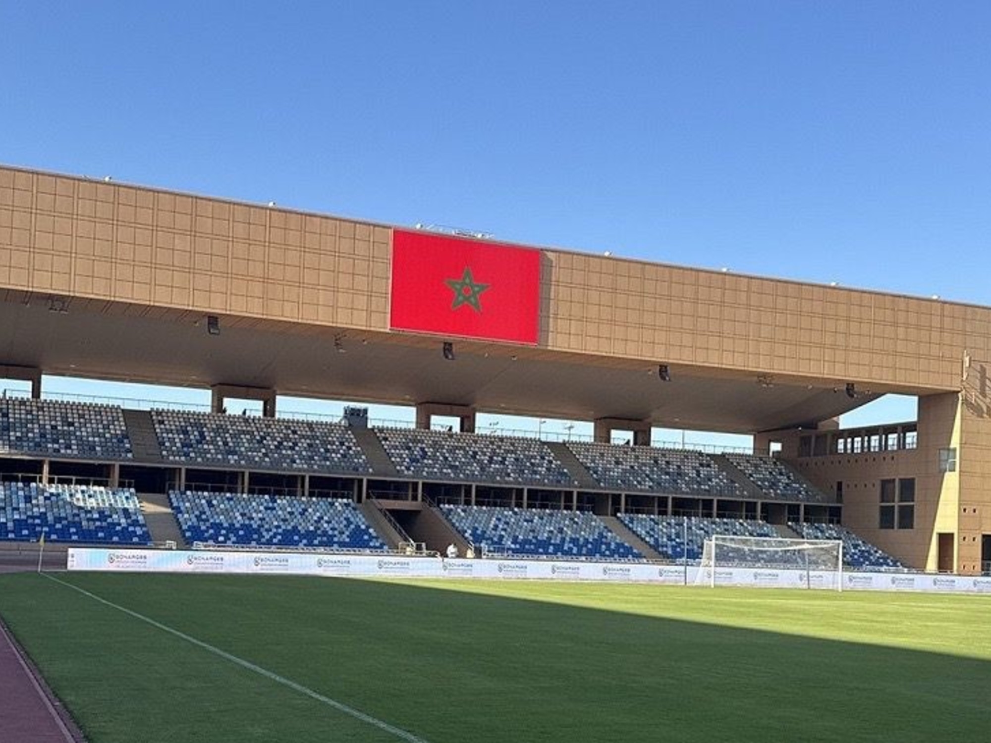 Marrakesch, faszinierend und fußballbegeistert: Wie präsentiert sich Marokkos Rote Stadt? Im Vorfeld der Fußball-Weltmeisterschaft 2030 investiert und modernisiert sie.