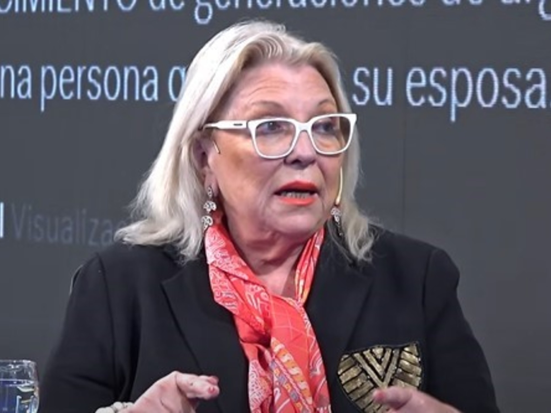 Elisa Carrió sobre Javier e Karina Milei: "O casal presidencial é perverso, gosta de crueldade e é cheio de ganância."
