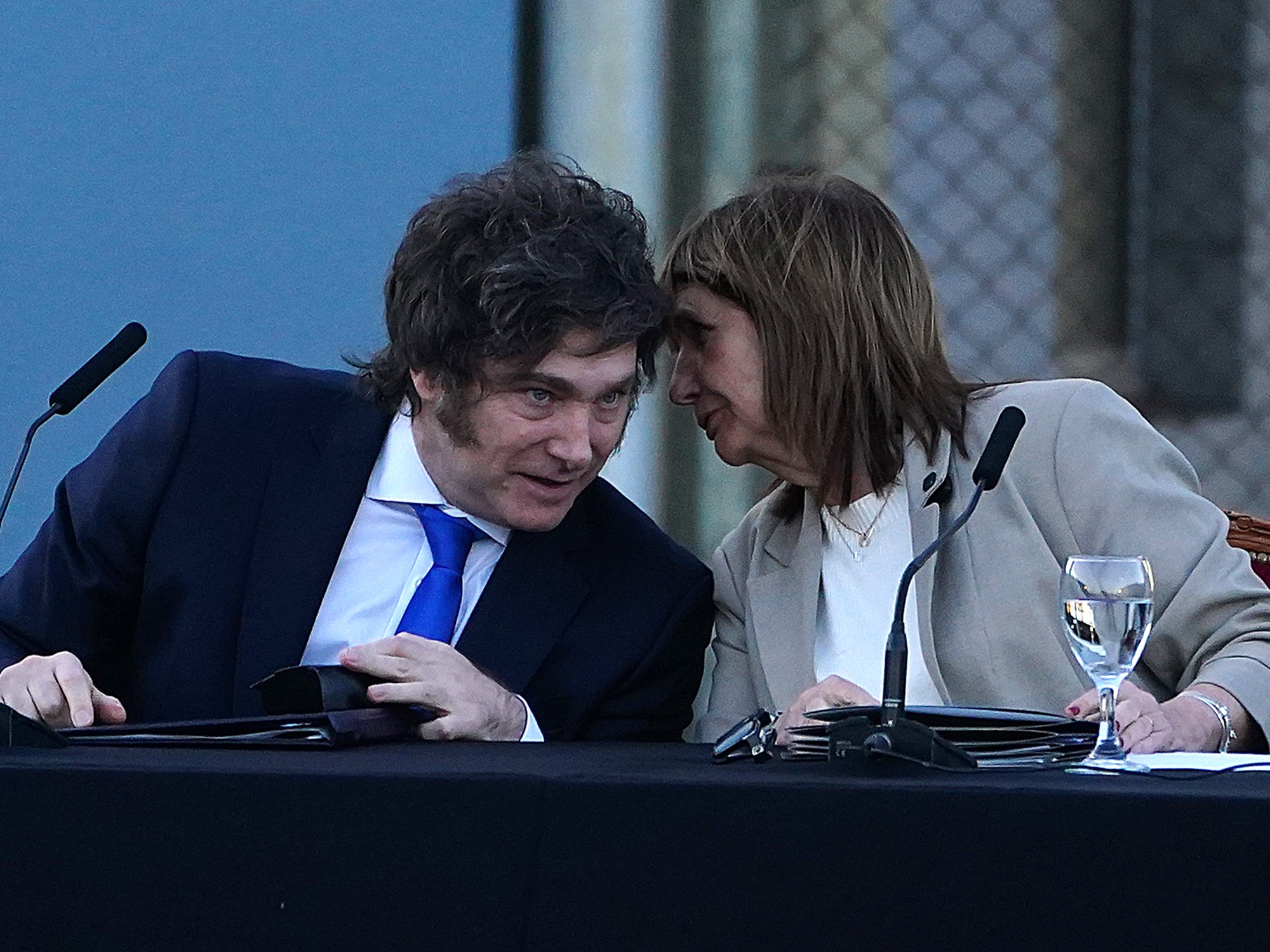 The ongoing tension in Olivos and the heated chat with Javier Milei about José Luis Espert's deceptions.
