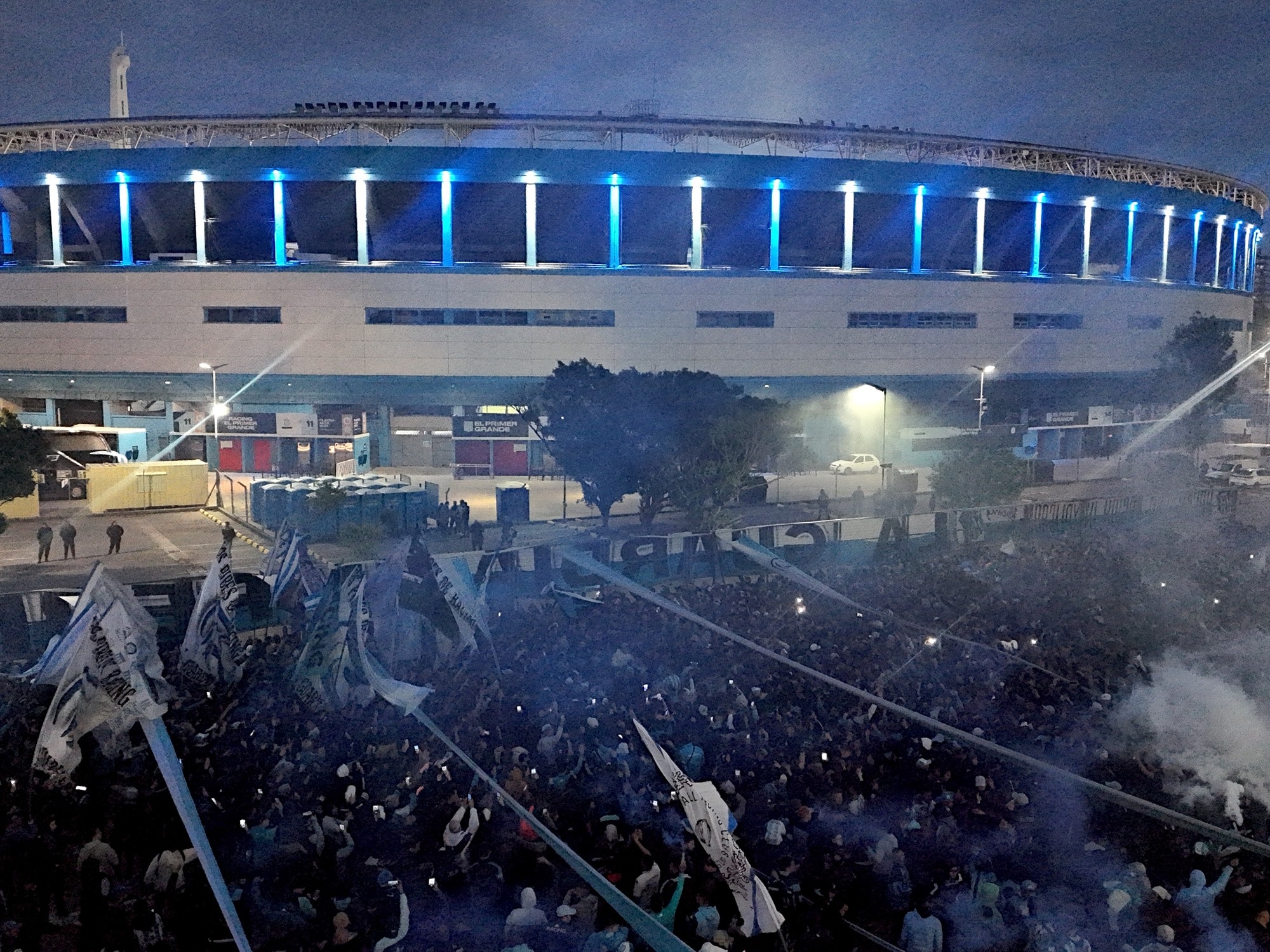 Racing fans responded to Costas' call and staged a massive flag march to support the team before Flamengo.