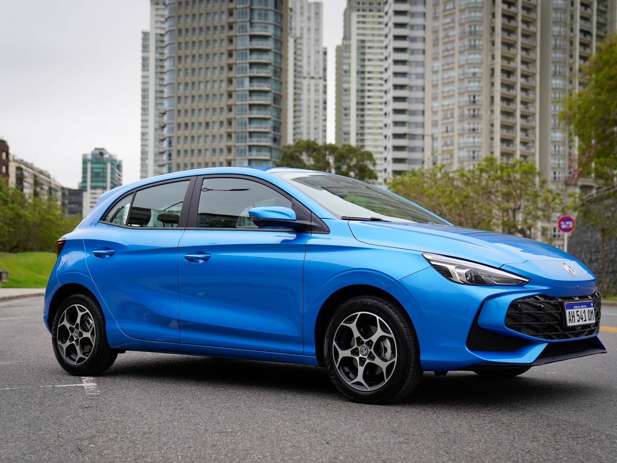 Recenzja MG 3: jak sprawdza się pierwszy hybrydowy samochód kompaktowy na rynku?