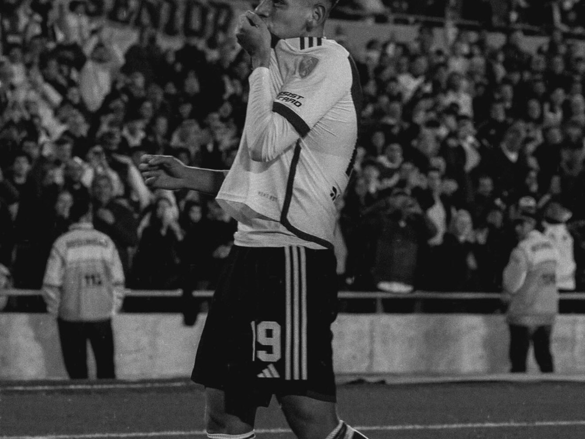 De Kleine Duivel Echeverri en een raadselachtige post die River Plate-fans enthousiast maakte