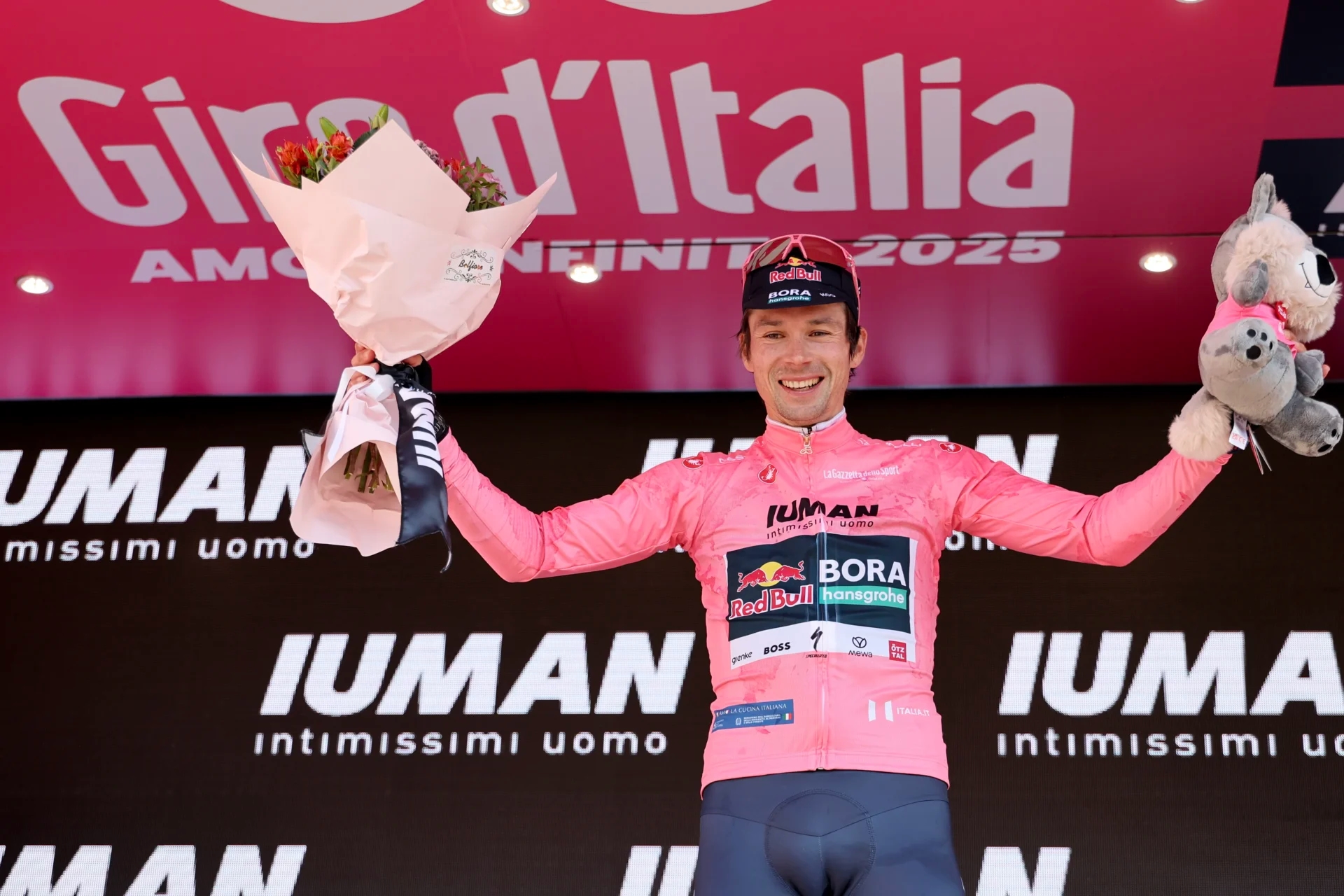 Primoz Roglic prende il comando del Giro