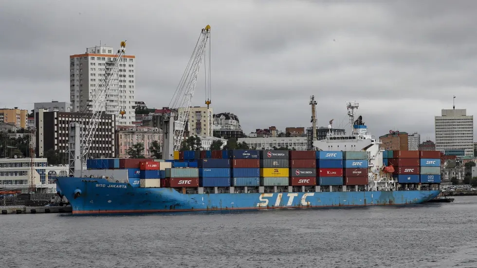 La Russie interdit aux navires étrangers d'entrer dans les ports russes sans autorisation
