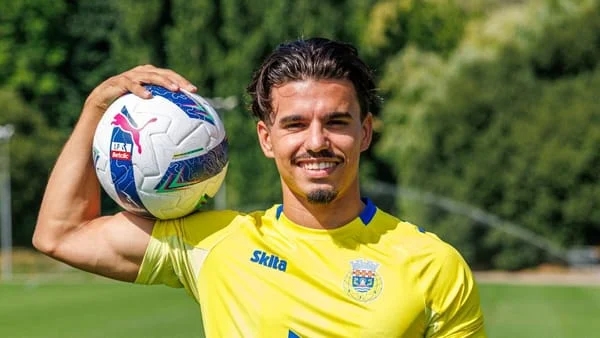 De Frans-Algerijnse vleugelspeler Näis Djouahra voegt zich bij Arouca