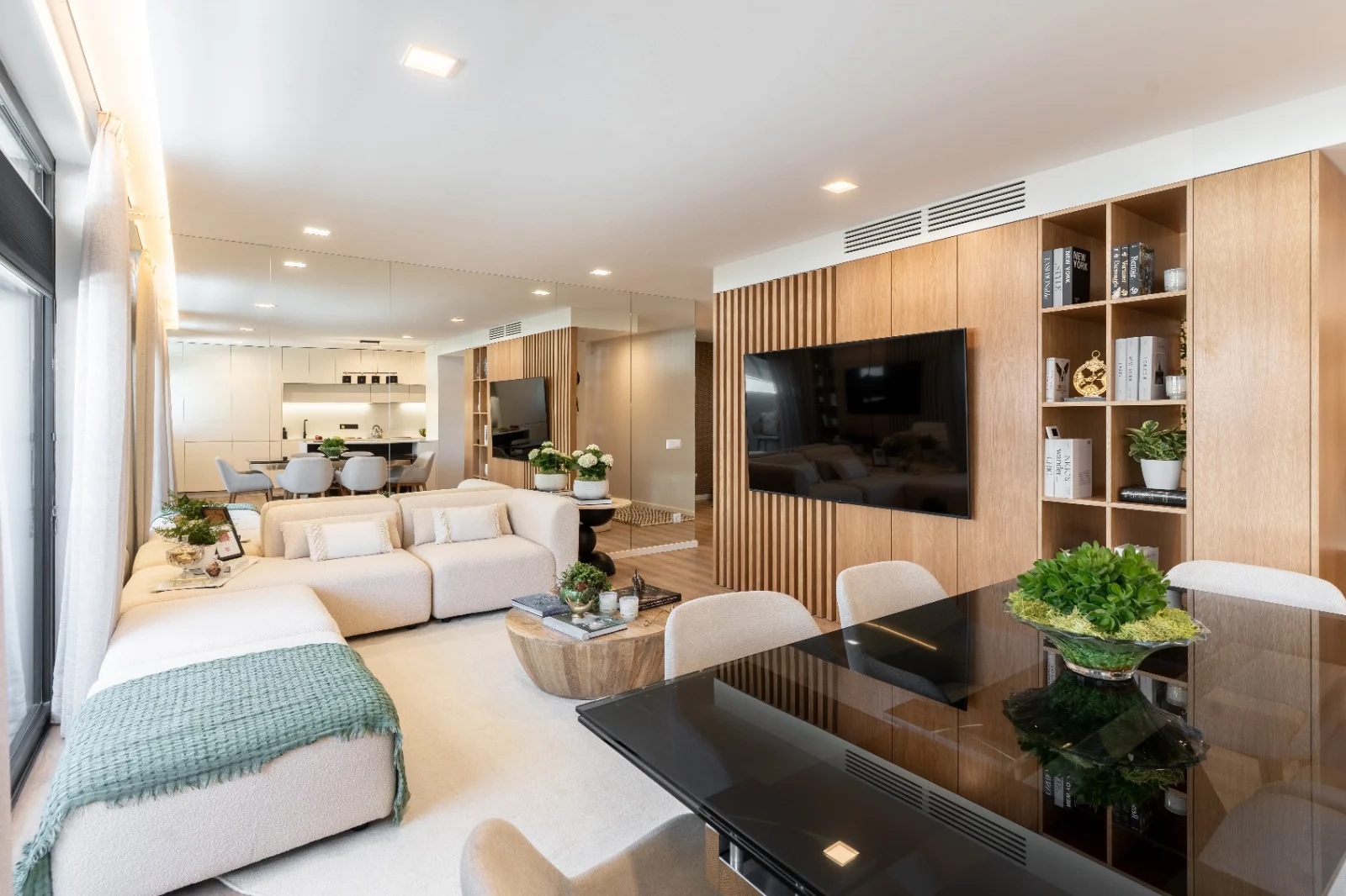 Companies & Businesses: New furnished linear 3-bedroom apartment available in NB2040