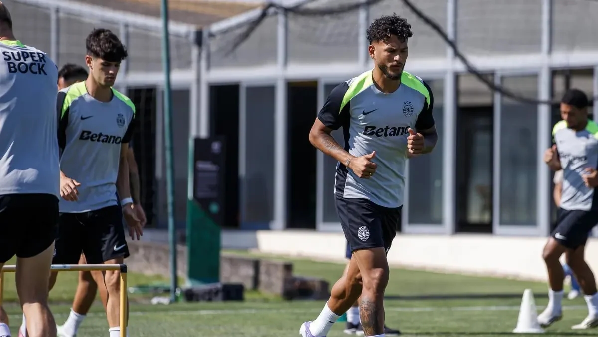L'attaquant Luis Suárez effectue sa première séance d'entraînement avec le Sporting