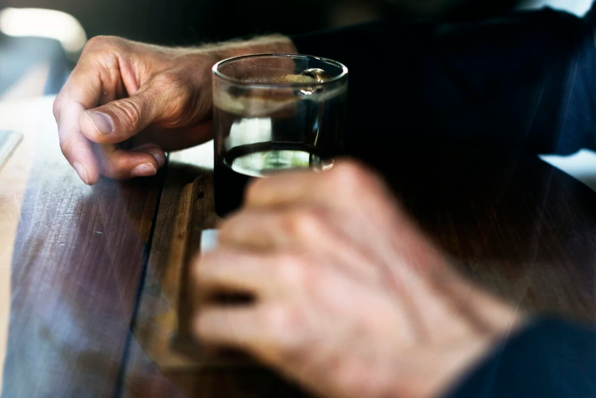 Jonge Portugezen beginnen eerder met drinken en er zijn meer gevallen van ernstige dronkenschap