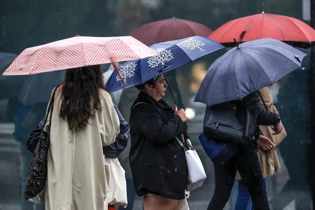 Quatre districts continentaux sous alerte jaune en raison de pluie