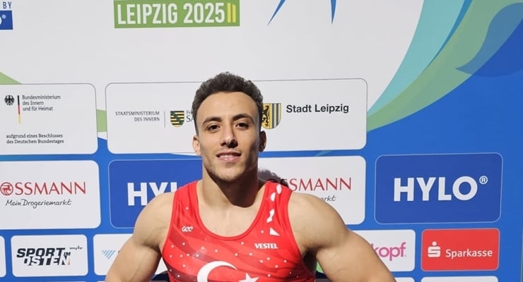 Il ginnasta nazionale Adem Asil ha vinto un'altra medaglia d'oro in Germania