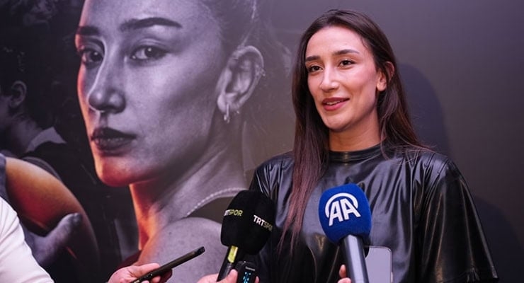 Drużyna siatkarska Fenerbahce przeniosła Hande Baladina