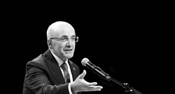 Şimşek atribuiu o aumento da inflação à "geada e seca agrícolas"