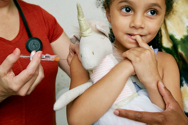I tassi di vaccinazione tra i bambini piccoli continuano a scendere