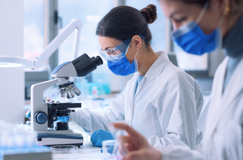 Microbiologistas de Leiden desenvolvem “pílula de cocô” para tratar distúrbios intestinais