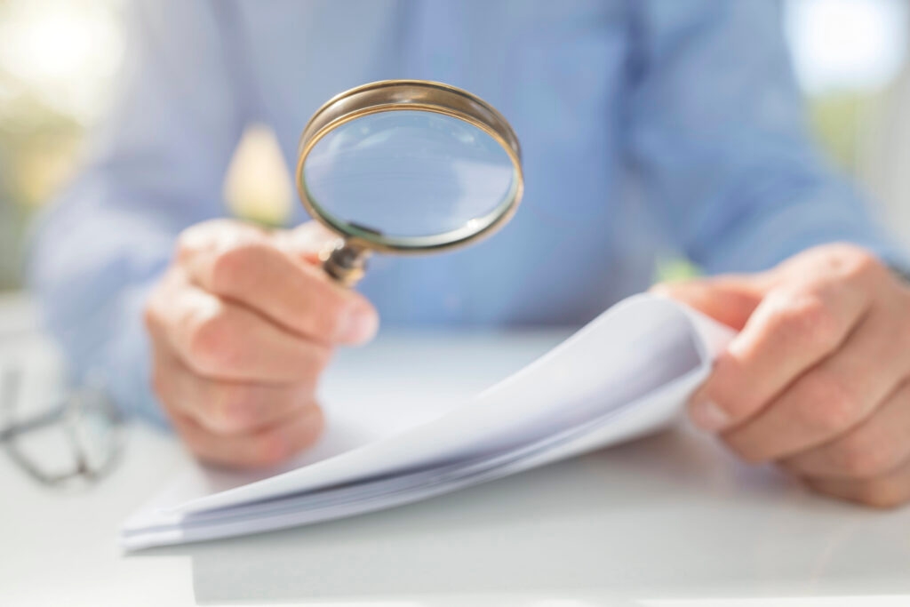 Discrepancy Does Not Imply Discrimination