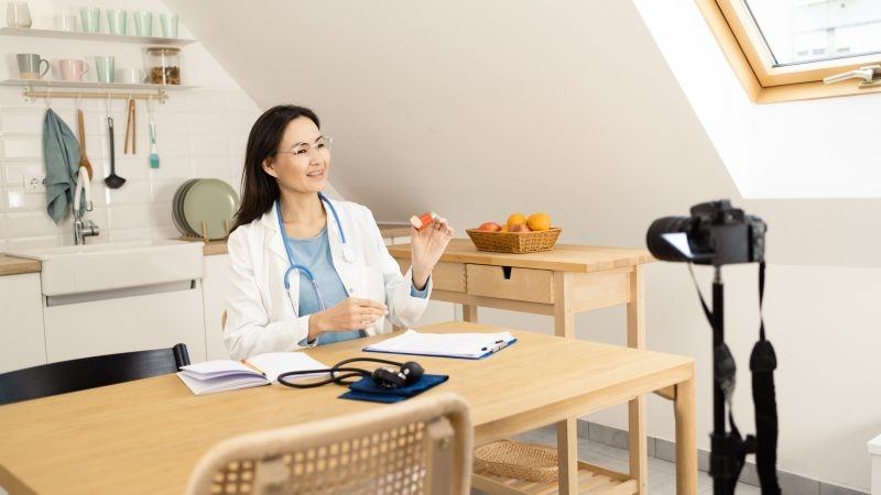 Medfluencer: una dose di fama, consigli ed effetti collaterali?