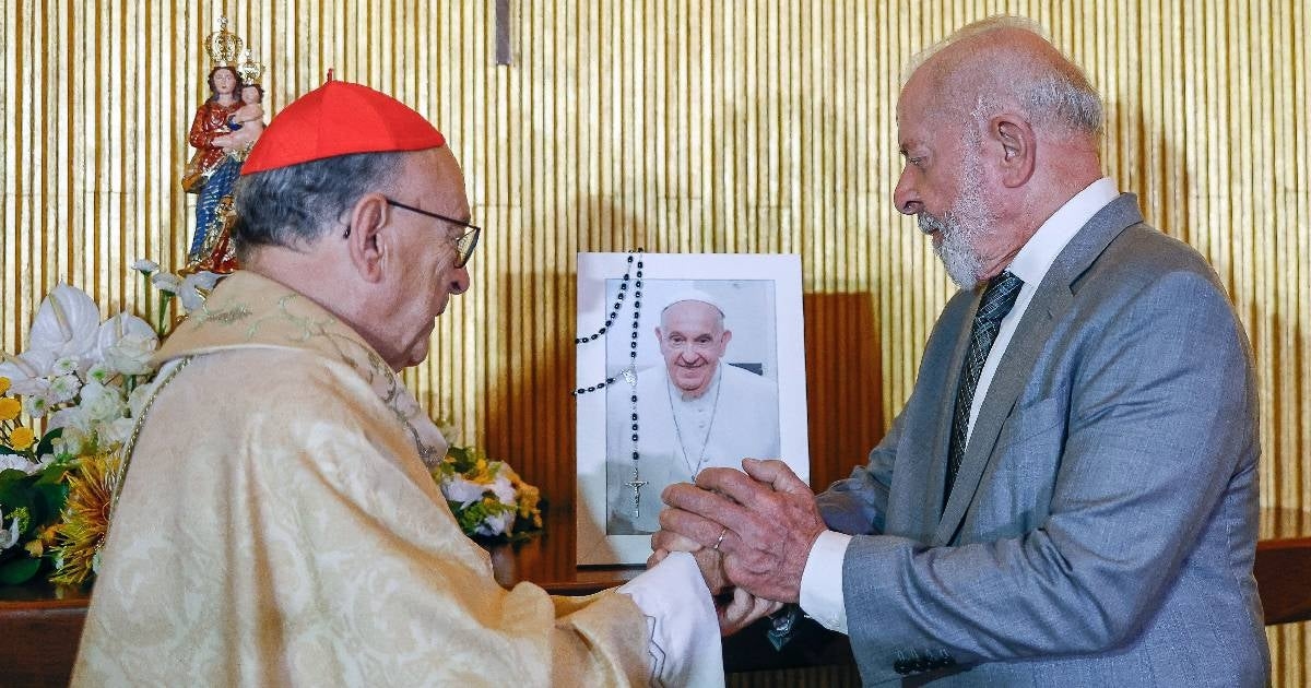 Lula offers mass for the Pope's health at his presidential residence