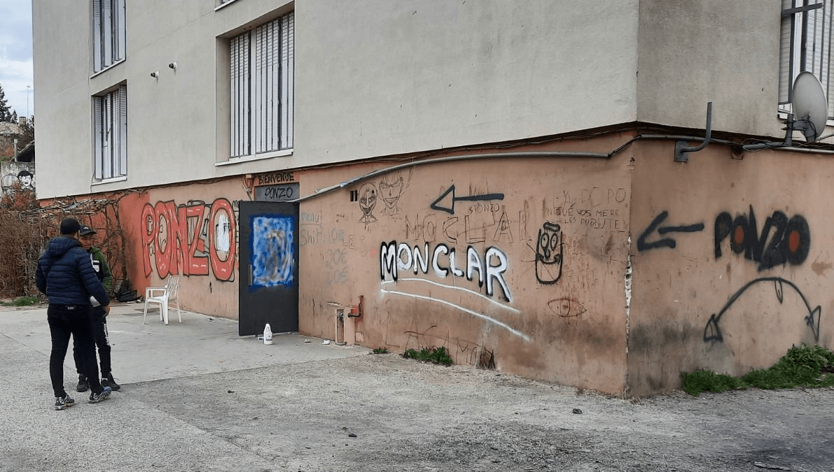 Aviñón (84): Tiroteo en la ciudad, tres heridos, uno de ellos de gravedad. (Actualización: Falleció un mes y medio después; esta es la octava muerte en tiroteos desde julio en Vaucluse).
