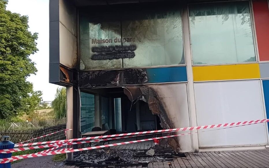 Bobigny (93): Sosyalist Parti bölüm konseyi, bir kamu binasına FLN teröristinin adını verdi (Güncelleme: bina yandı)