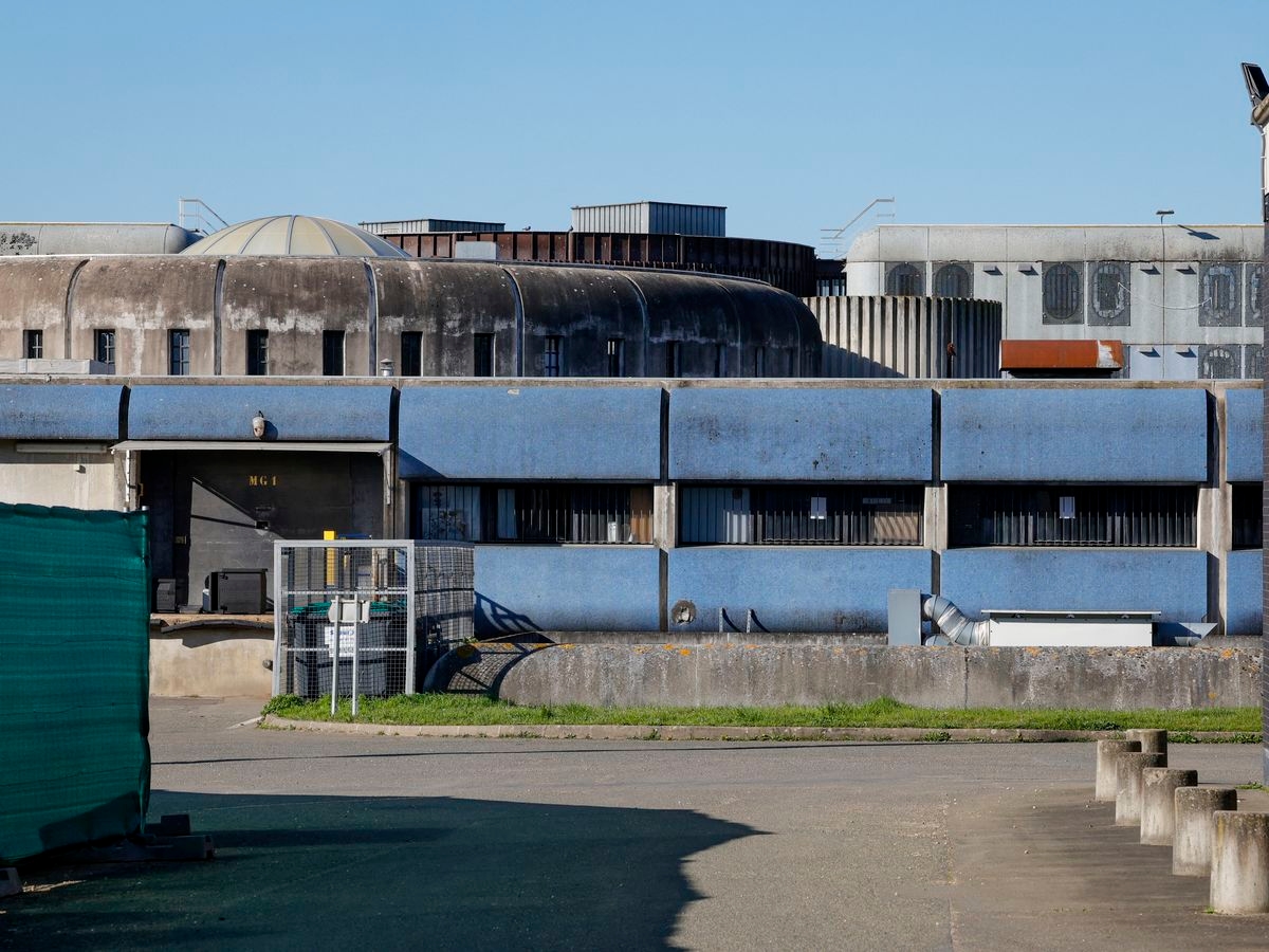 Bois d'Arcy Prison (78): an inmate, a guard and an integration advisor suspected of large-scale drug trafficking