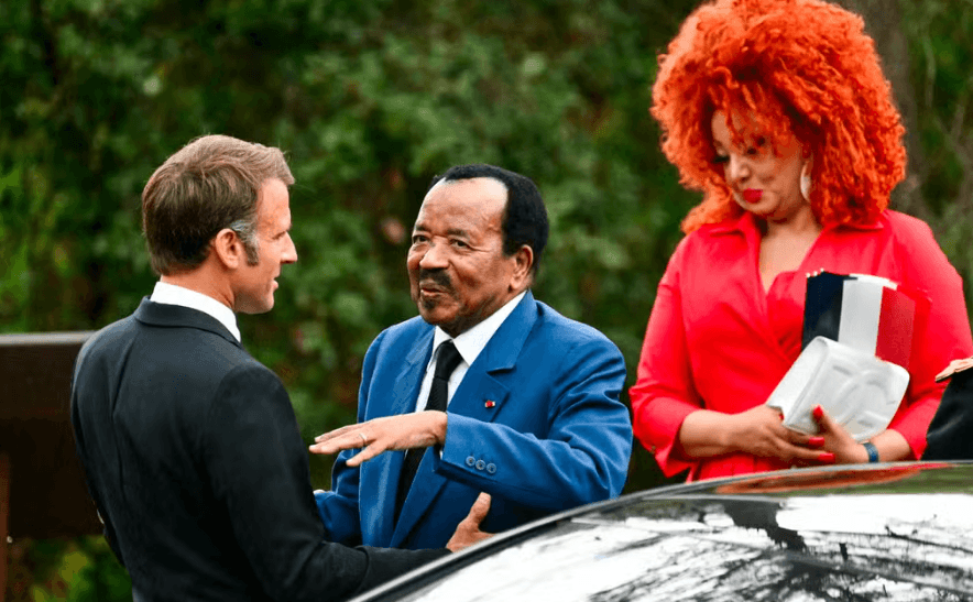 Pişmanlık: Macron, Fransa'nın Kamerun'da savaş açtığını "resmi olarak kabul ediyor". Bu kabulün "geleceğin inşasına devam edilmesine" ve iki ülke arasındaki bağların güçlendirilmesine yardımcı olacağını umuyor.