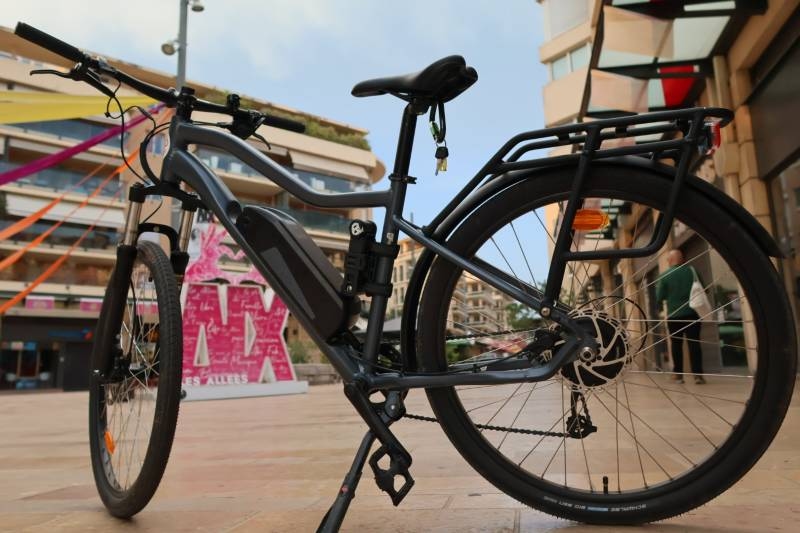 Montpellier (34). Un argelino en situación irregular roba una bicicleta de alta gama: la geolocalización permite su detención. OQTF y seis meses de prohibición de comparecer en la ciudad.