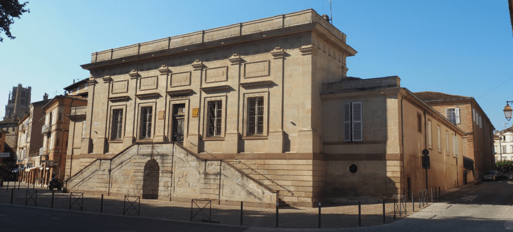 "Dos bofetadas, no lo llamo violencia. A veces me tira cubos de basura": Oussama K., argelino bajo la OQTF, condenado por reincidencia por violencia doméstica en Albi (81)