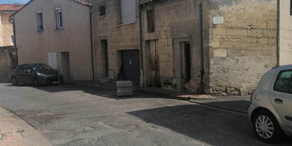 Saint-André-de-Cubzac (33): 28 yaşındaki komşu, partiye gelenlerden sabah 4'te yakınlarda uyuyan çocuklar için daha sessiz olmalarını isteyince bıçaklanarak öldürüldü