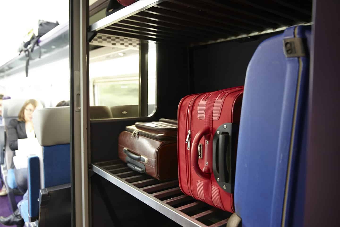 Paris-Besançon TGV treninde hırsızlık yaptığı iddiasıyla gözaltına alınan Cezayirli bir adam, OQTF (Gecelik Kalış Emri) kapsamında ev hapsine uymadığı için sivil polis tarafından tutuklandı. Serbest bırakılan adamın yargılanması önümüzdeki Ocak ayında ...