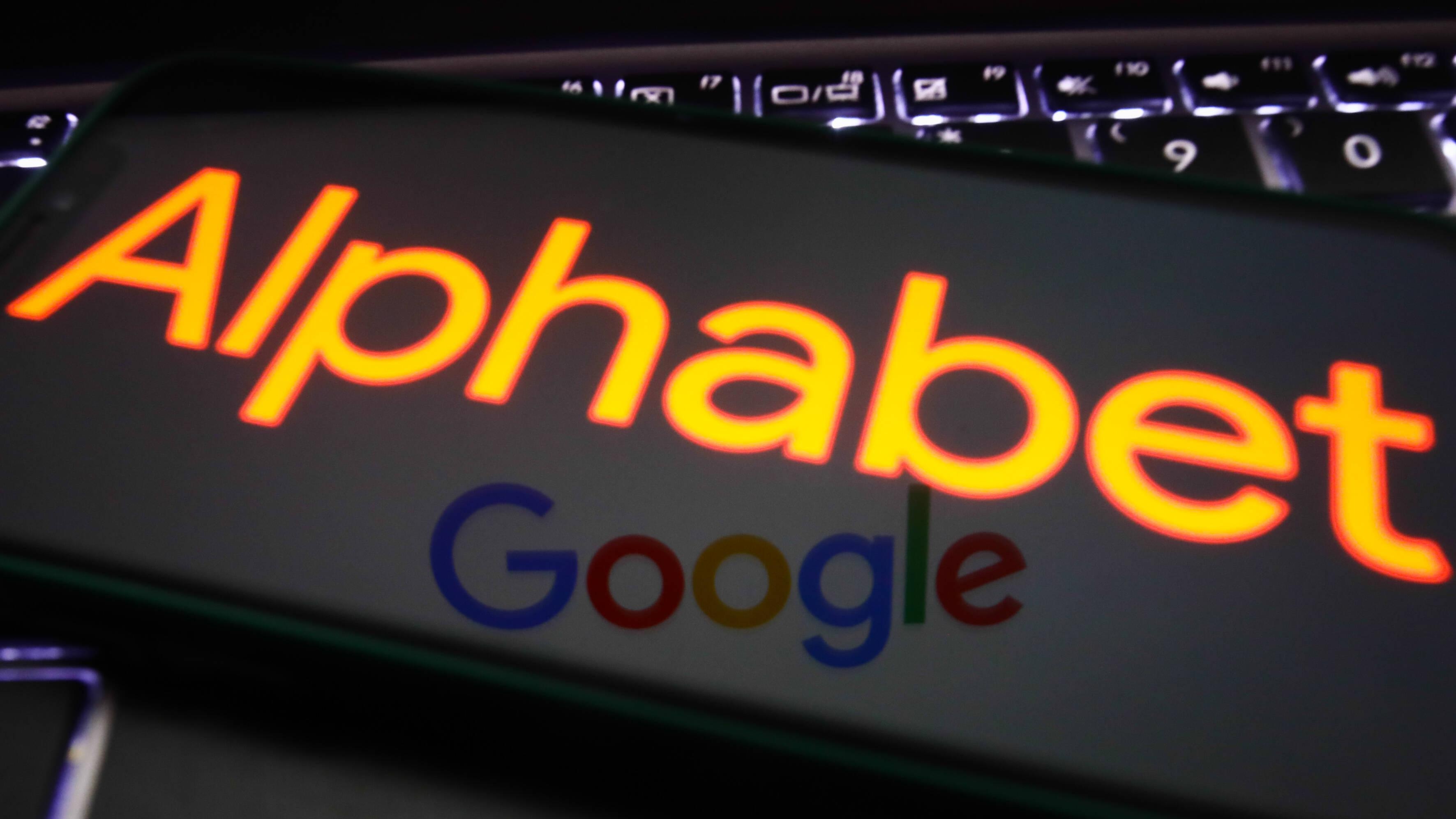 Alphabet, la maison mère de Google, voit ses bénéfices augmenter d'un tiers malgré une amende de l'UE.