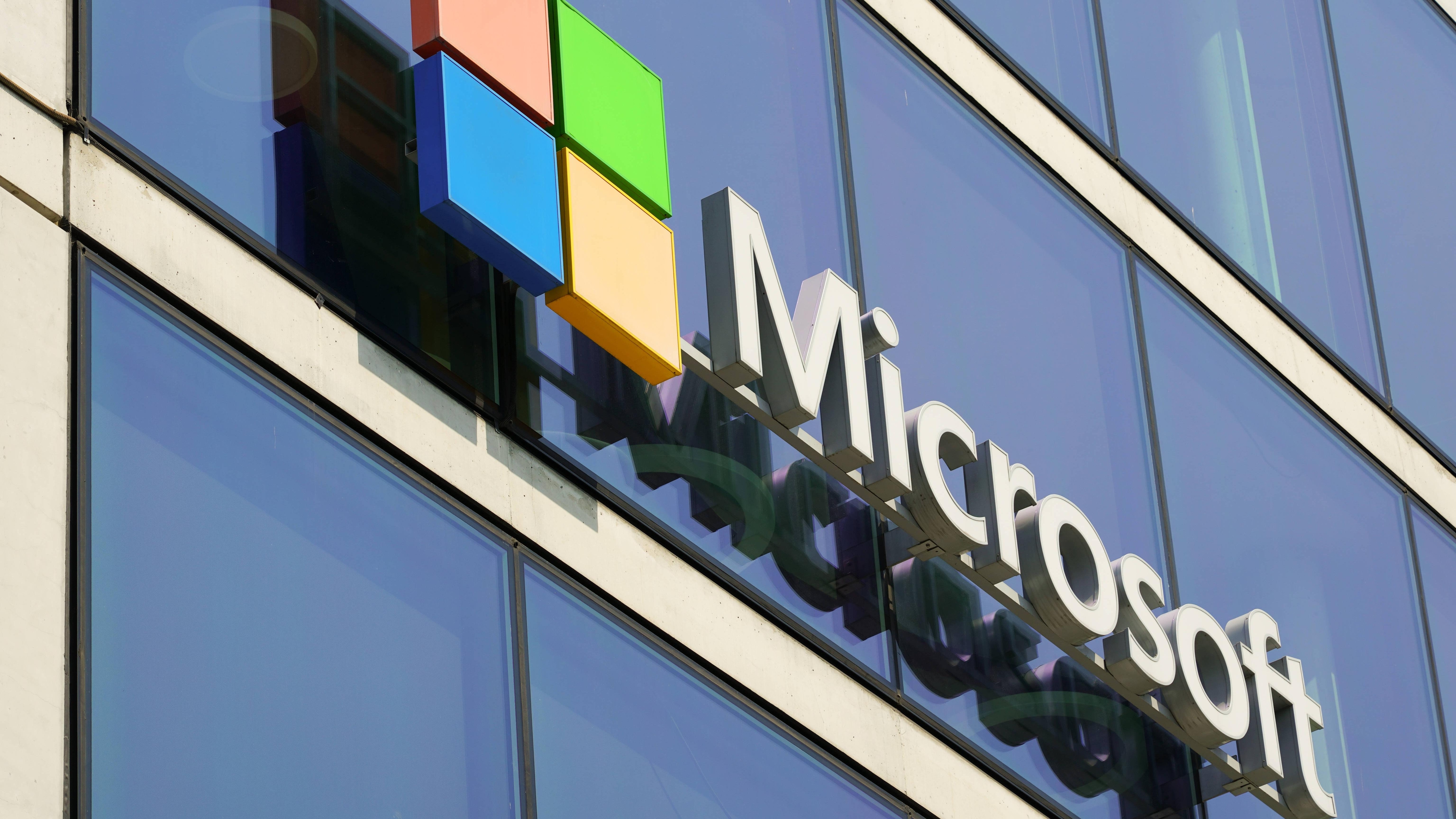 Penalidade por ameaça à concorrência evitada: UE desiste de processo contra a Microsoft após concessões