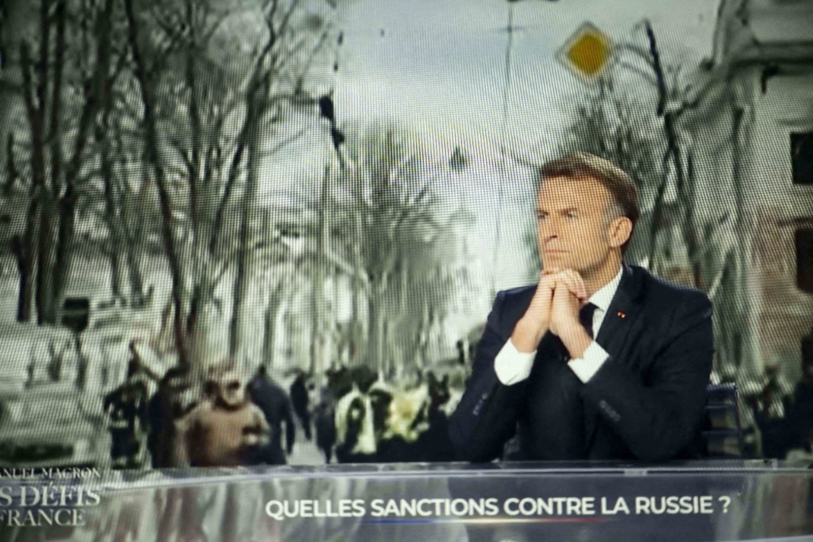 Troops in Ukraine, sanctions against Russia, nuclear deterrence: Emmanuel Macron blows hot and cold