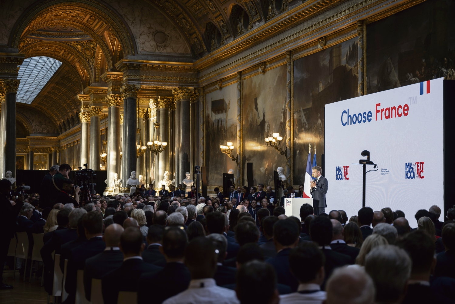 Elige Francia: En Versalles, una reunión con 200 jefes para enmascarar los fracasos de la política de Macron