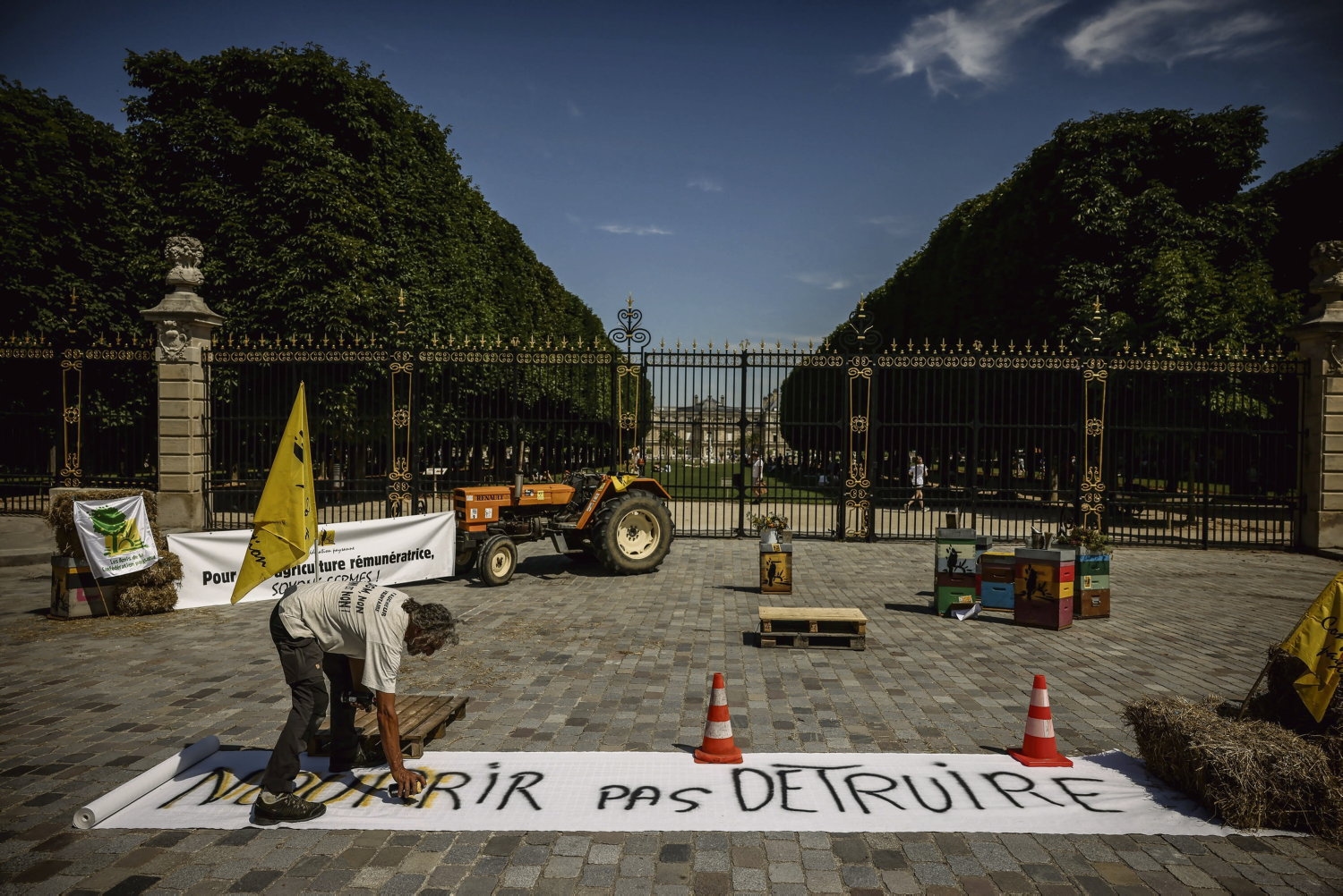 "Cancer, anger!": faced with the Duplomb law imposed by lobbies, peasant resistance is organized on the fringes of the CMP