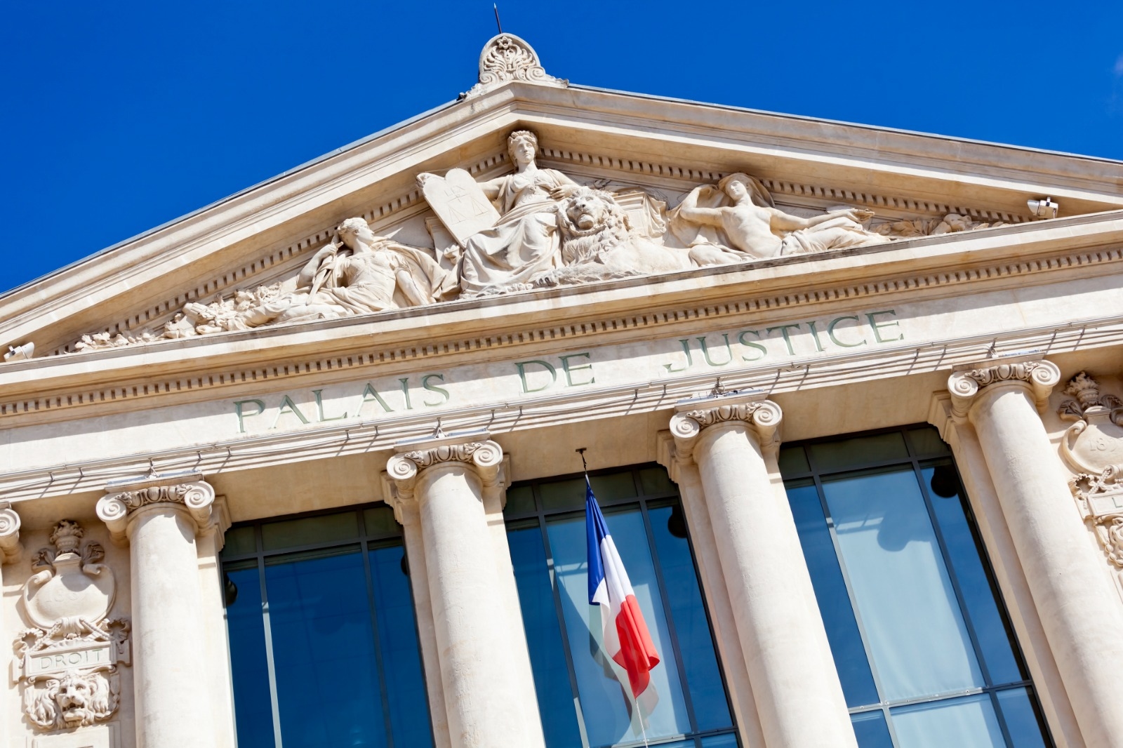 Abogados atacan a Nicolas Sarkozy tras sus ataques a la justicia, en nombre del Estado de derecho