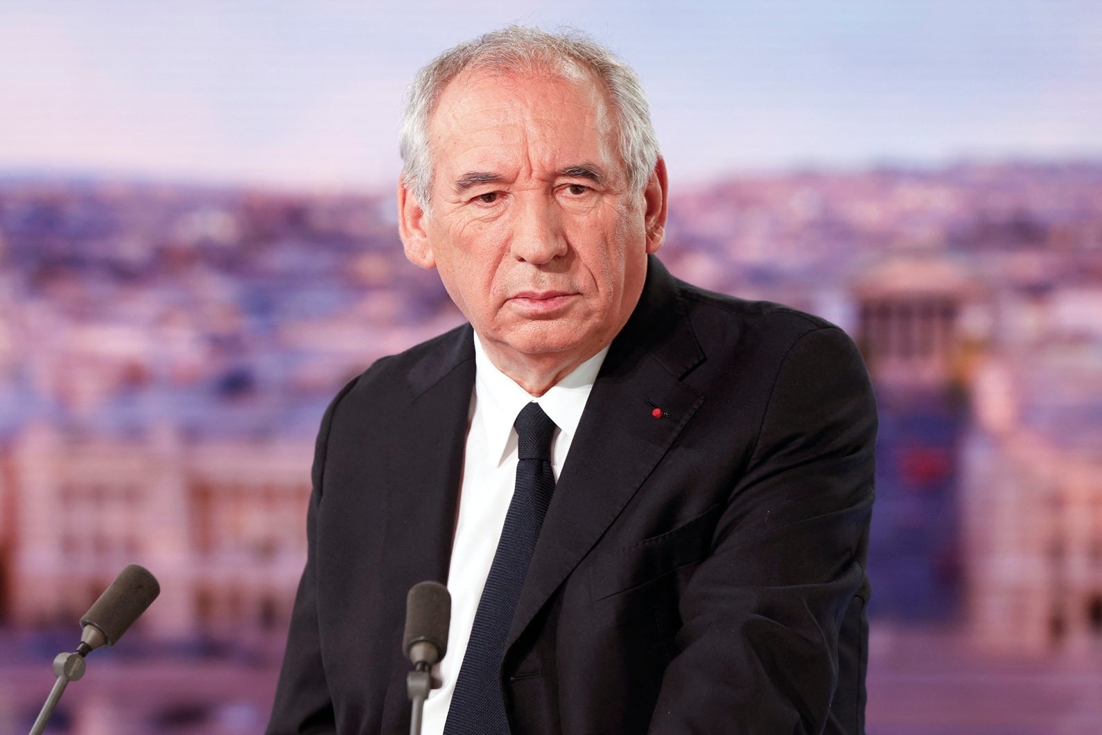 "Önce güven, sonra tartışma"... François Bayrou, Ulusal Meclis'i ve Fransız halkını nasıl dolandırmaya çalışıyor?