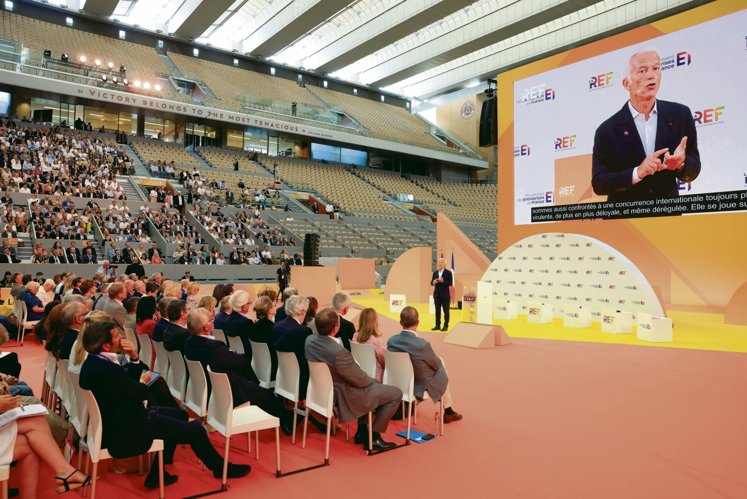 Cięcia w zatrudnieniu, cięcia w ubezpieczeniu zdrowotnym i zasiłku dla bezrobotnych: kiedy Medef świętuje społeczne zniszczenie budżetu Bayrou