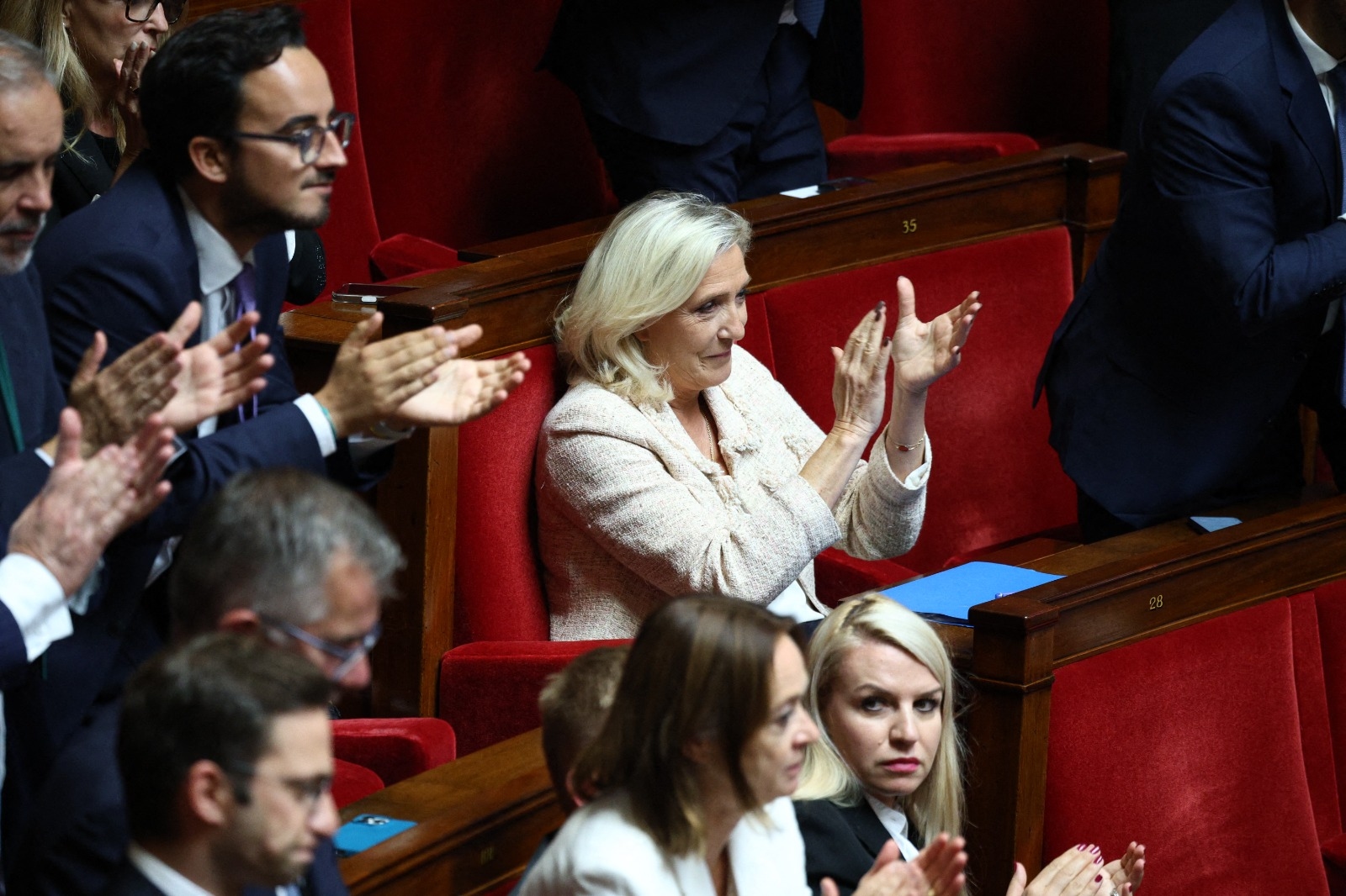 Meclis Başkan Yardımcılarının Seçimi: Macronie, Cumhuriyetçi Cephe yerine RN'yi tercih ediyor