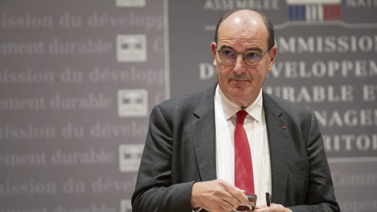 SNCF: Parlamento tarafından geleceğin CEO'su olarak onaylanan Jean Castex, demir yolu serbestleşmesinin yeni kaptanı olarak poz veriyor