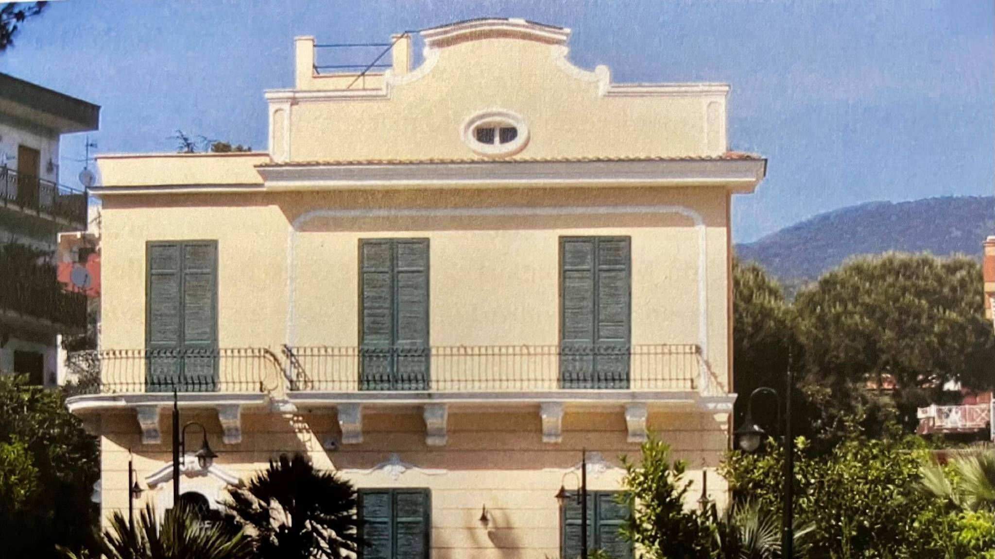 Torre del Greco'daki Cumhuriyet'in ilk cumhurbaşkanının villası Enrico De Nicola kültür merkezi olacak