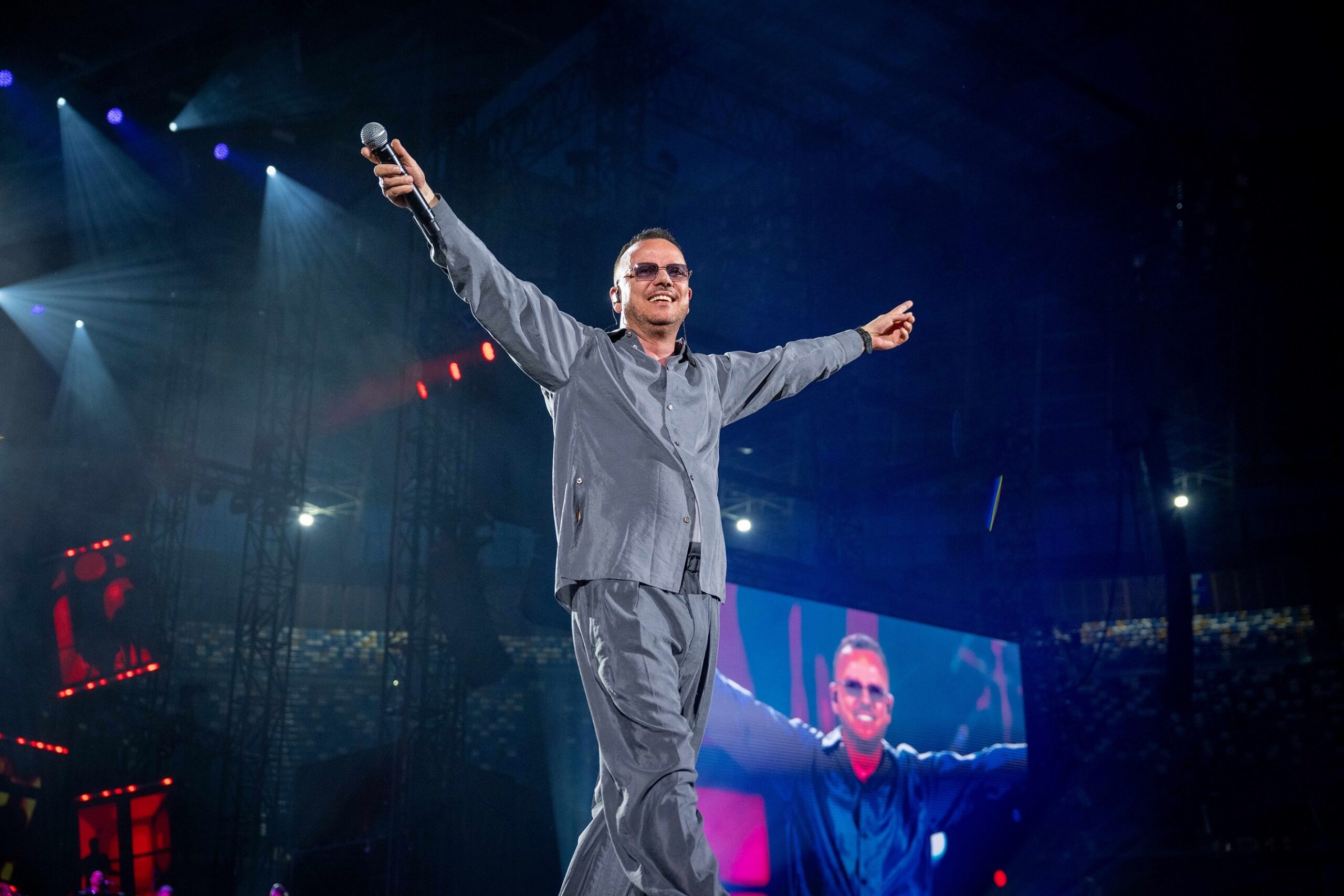 Gigi D’Alessio da record: sette date a settembre 2025 in piazza del Plebiscito, nuovo singolo dal 18 luglio