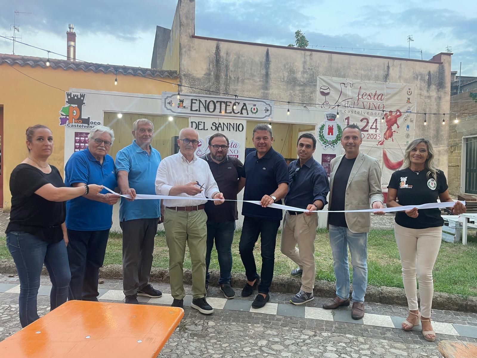 Wijnfestival Castelvenere: de kelders zijn open. Morgen is de uitreiking van de Radici Awards.