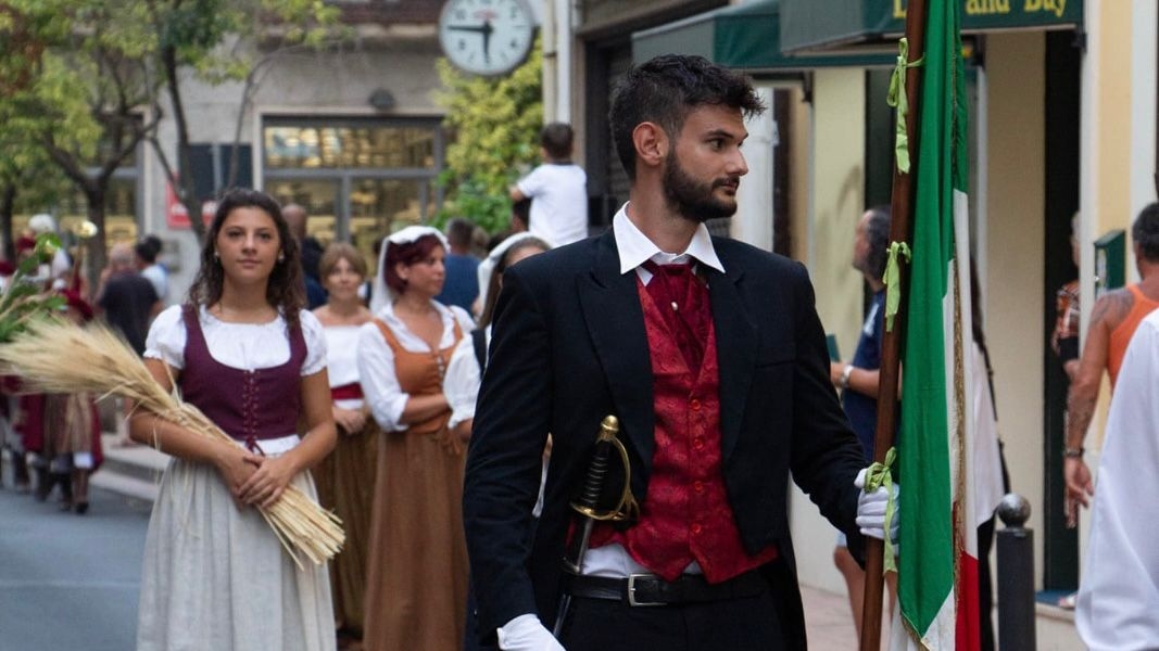 Sapri organiseert drie dagen lang Pisacane-festiviteiten: theater, parades en een prijs ter nagedachtenis aan de Risorgimento-held.