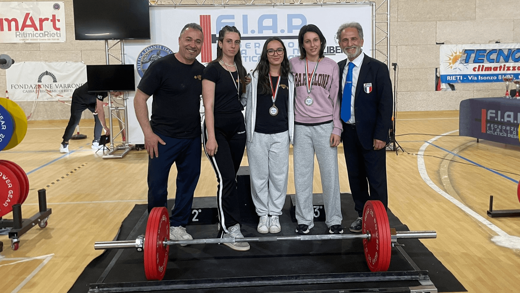Ischia Powerfit glänzt beim italienischen Powerlifting-Cup der Frauen in Rieti: Podium für zwei Athletinnen