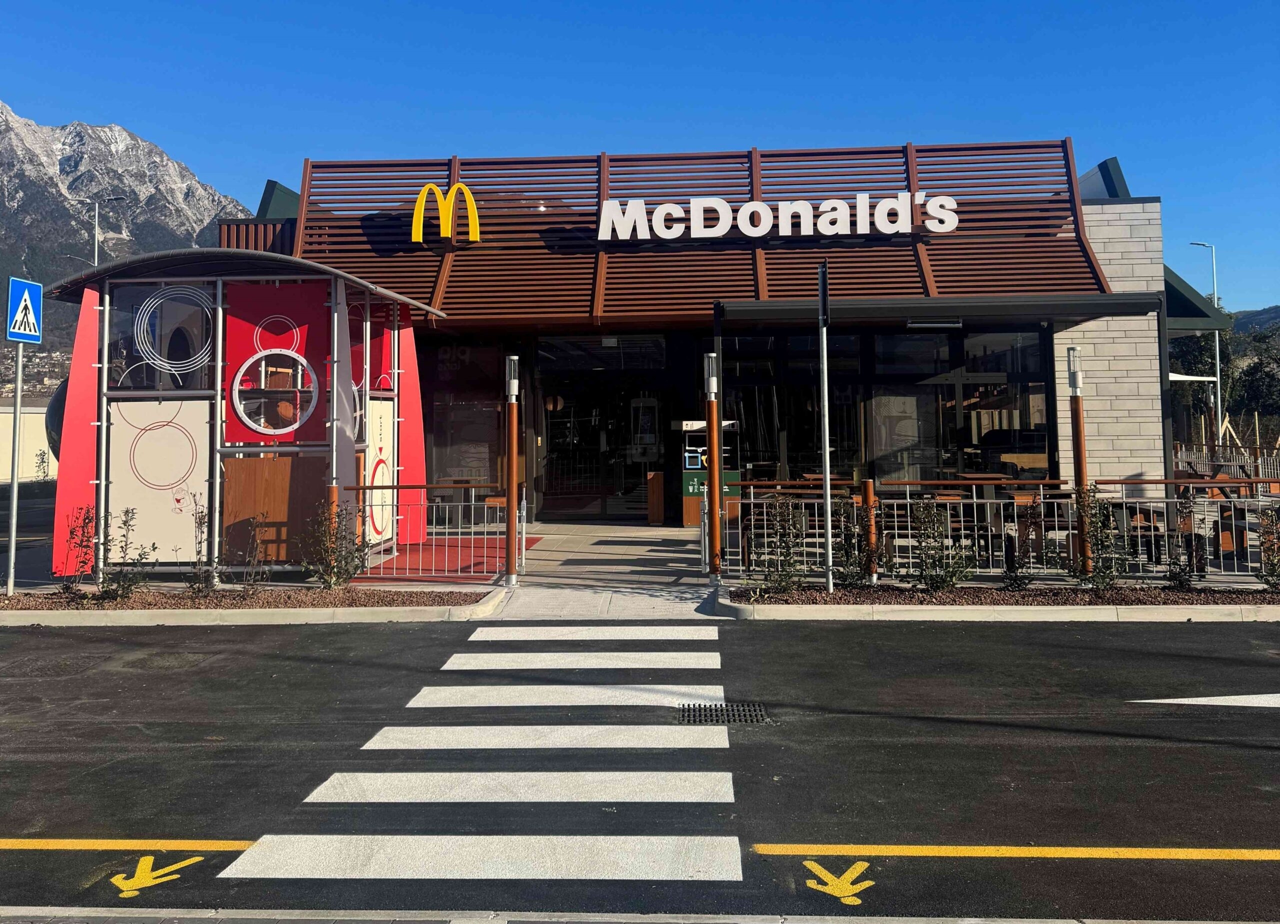 McDonald's opent een nieuw restaurant in Latisana. Dit creëert 45 banen.