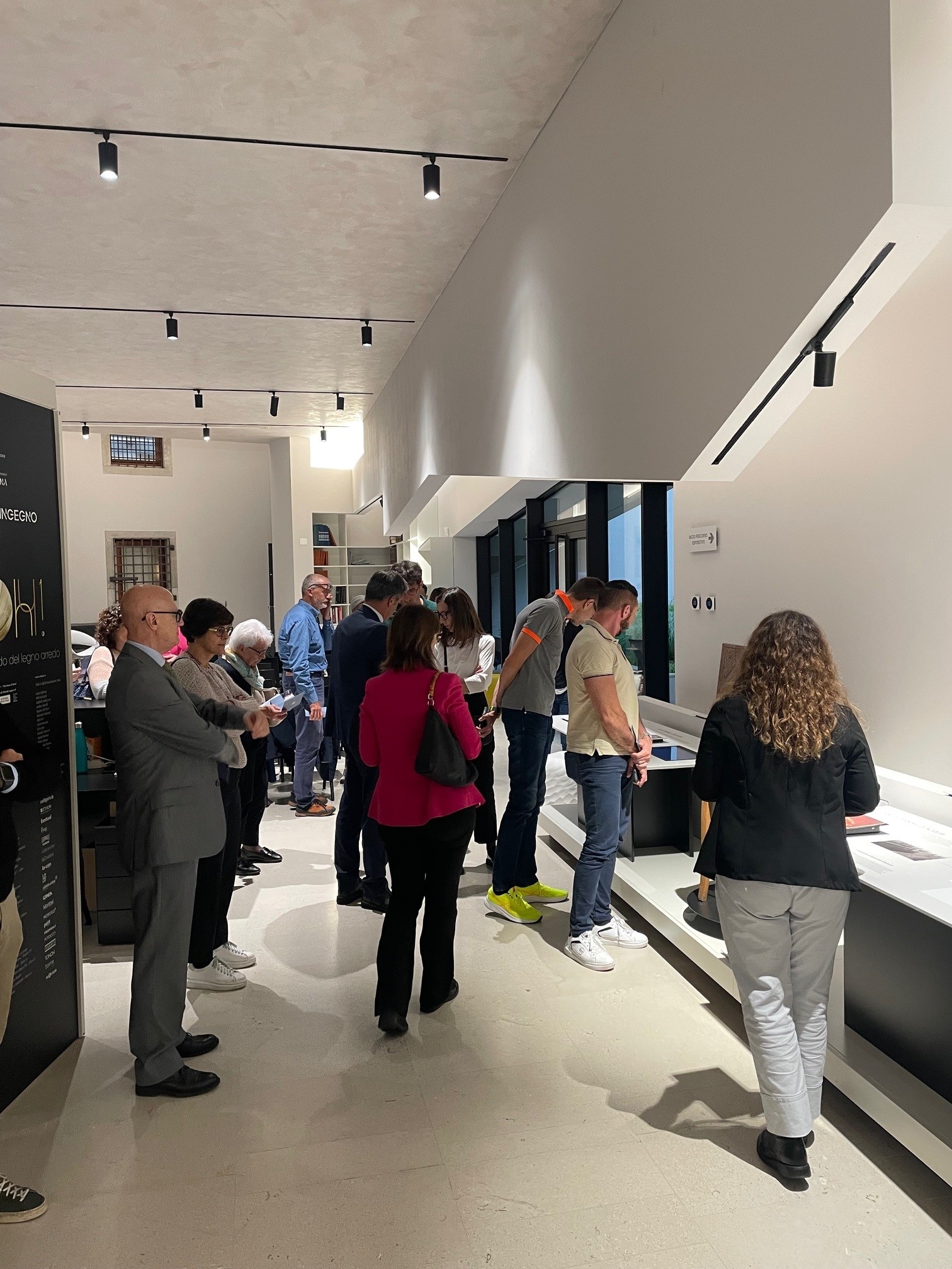 Uma viagem ao mundo do mobiliário de madeira também para os colaboradores da Fantoni