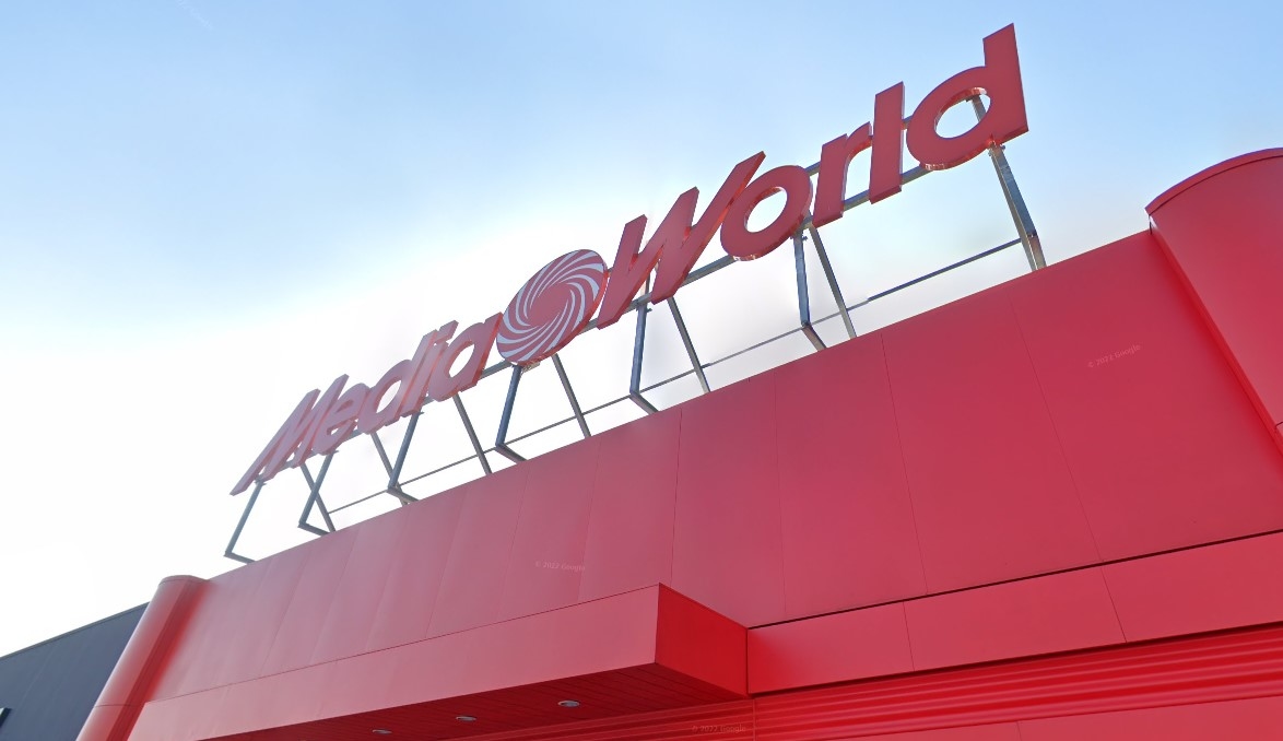 MediaWord ouvre à Pradamano, 23 personnes recherchées