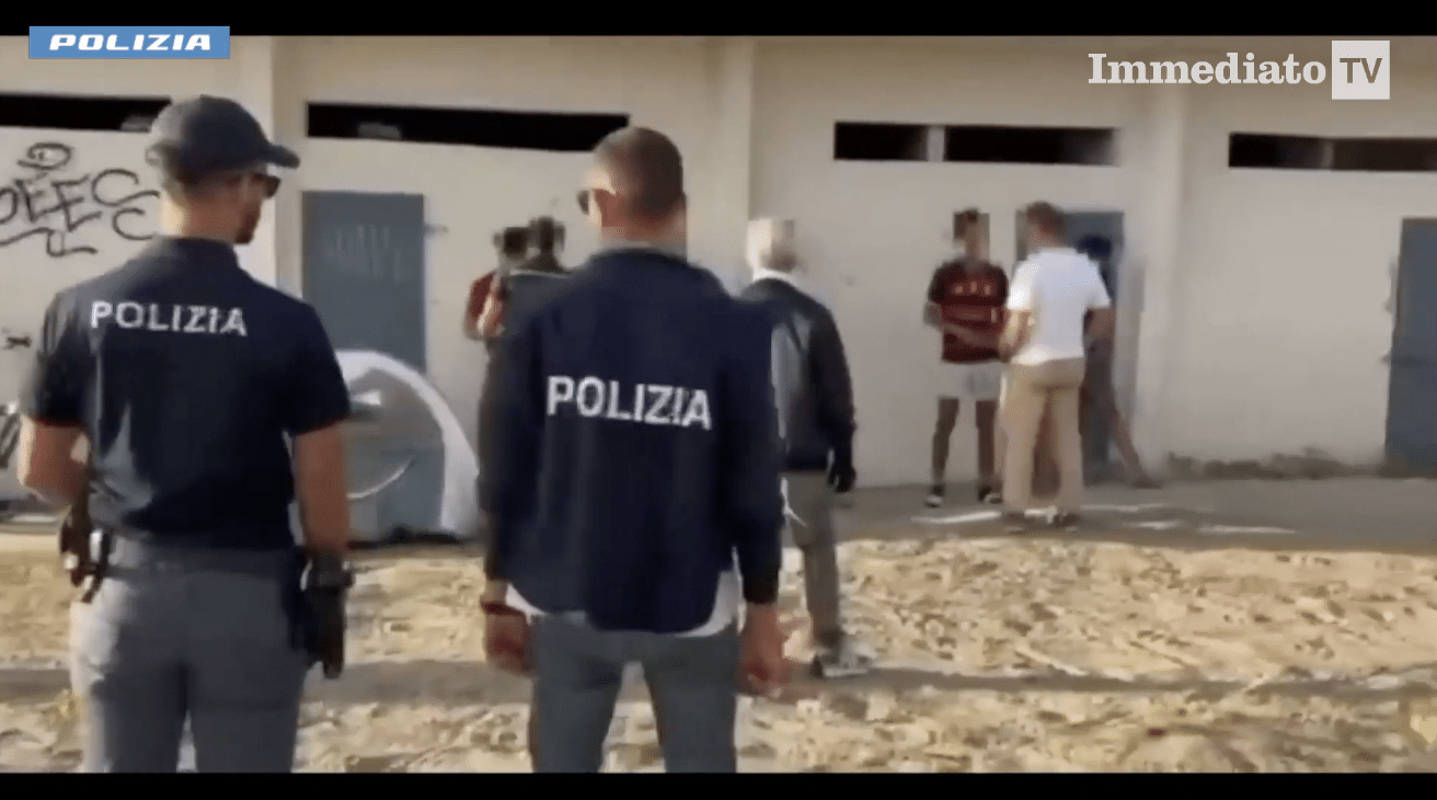 Illegale immigratie en valse documenten: een grootschalige inval resulteerde in 10 arrestaties en € 500.000 aan illegale opbrengsten.
