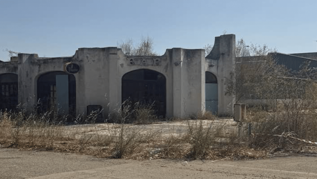 È la Fiera di Foggia ma sembra il set di “The Walking Dead”. La denuncia: “Un luogo simbolo abbandonato”