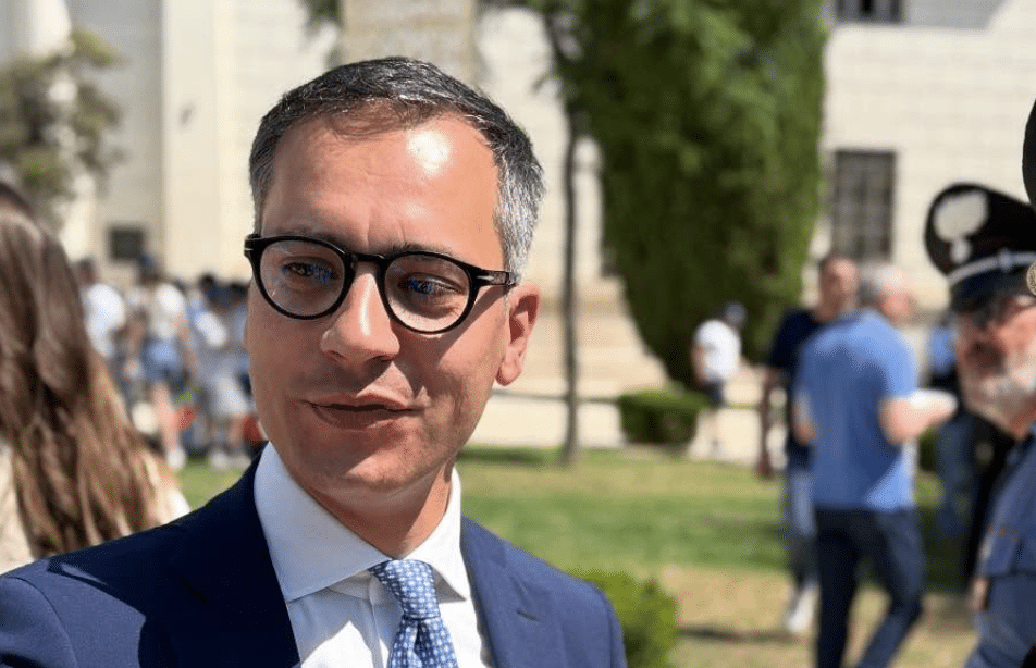 Ponte Foce Aloisa is verlengd tot 30 augustus. Burgemeester Riontino: "Een zeer ernstige vertraging brengt onze zomer in gevaar."